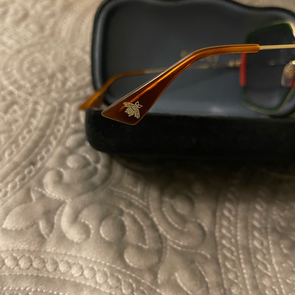 Gucci Shades - Picture 5 of 7